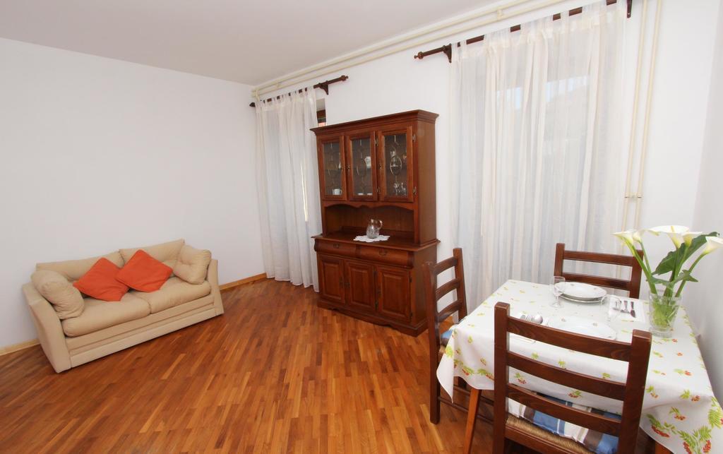 Apartments Ive Ровин Екстериор снимка