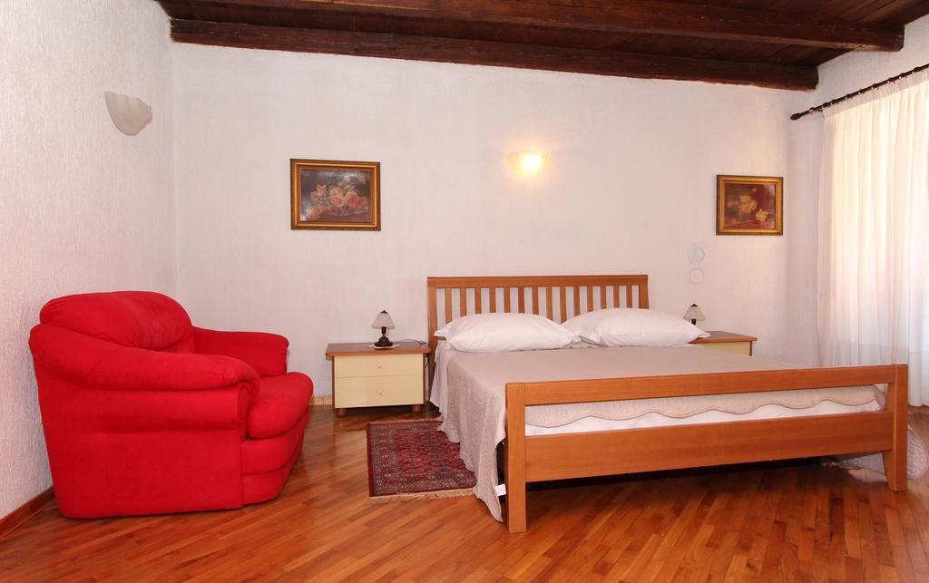 Apartments Ive Ровин Екстериор снимка