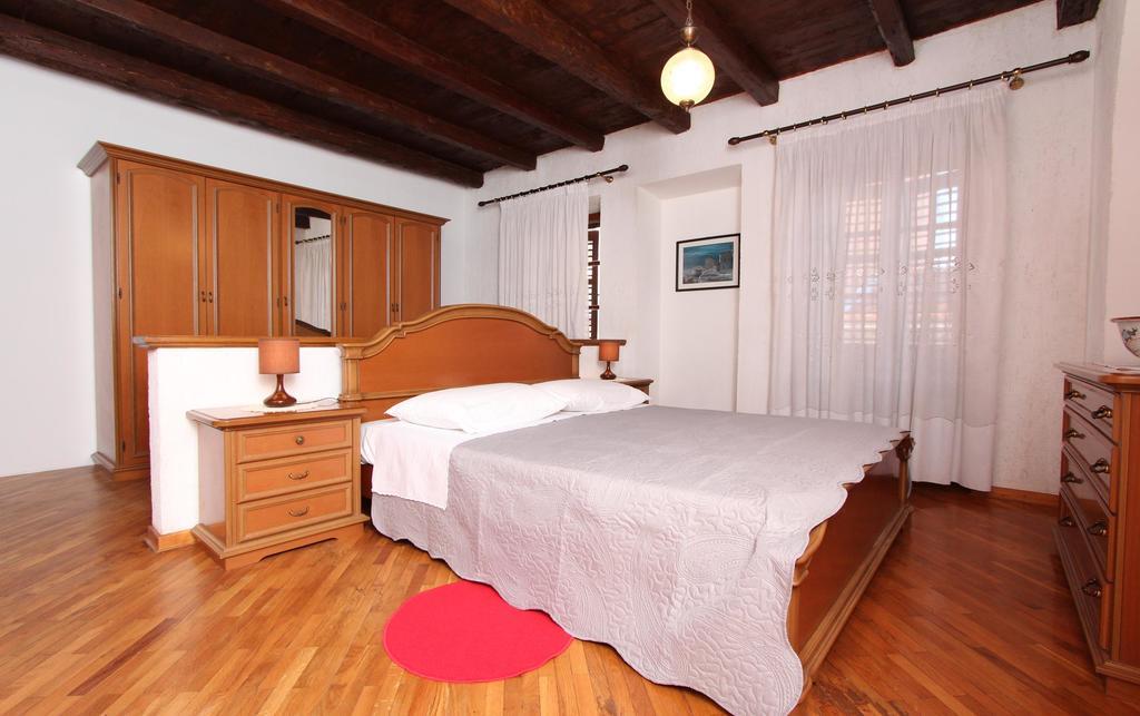 Apartments Ive Ровин Екстериор снимка