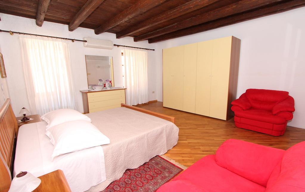 Apartments Ive Ровин Екстериор снимка